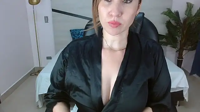 Snapshot of adhara_cortez chatting on July 6, 2026, 8:33 pm adhara cortez online show from July 6, 2026, 8:33 pm