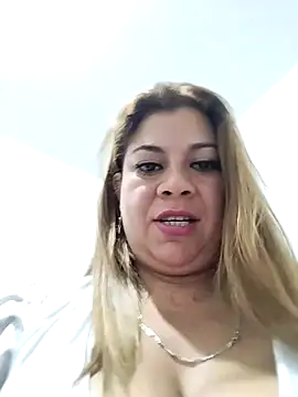 Laura-Hernandez online show from February 25, 2025, 5:58 pm