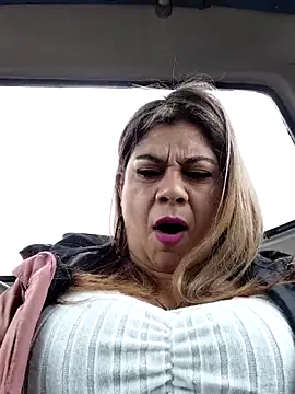 Laura-Hernandez online show from November 25, 2025, 2:39 pm