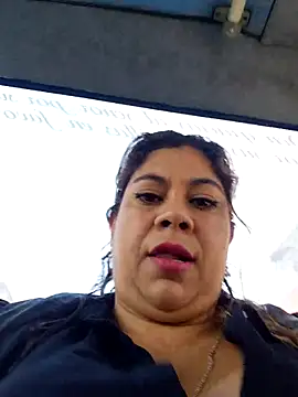 Snapshot of Laura-Hernandez chatting on February 4, 2026, 3:40 pm Laura-Hernandez online show from February 4, 2026, 3:40 pm