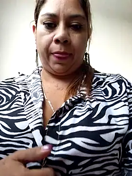 Snapshot of Laura-Hernandez chatting on February 9, 2026, 3:16 pm Laura-Hernandez online show from February 9, 2026, 3:16 pm