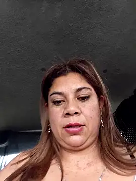 Snapshot of Laura-Hernandez chatting on February 25, 2026, 7:34 pm Laura-Hernandez online show from February 25, 2026, 7:34 pm