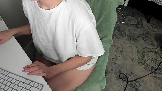 bigb00tyjudyyX online show from April 4, 2026, 7:33 pm