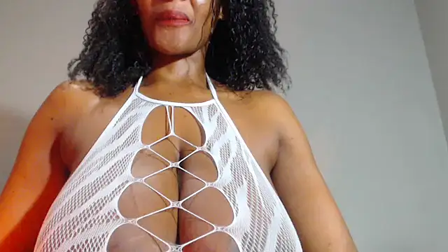 Silkytitss online show from April 18, 2026, 5:17 pm