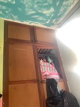 kioluy online show from December 4, 2025, 7:00 pm