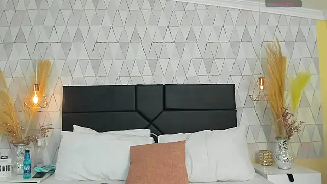 JustinePerry online show from January 19, 2026, 3:32 am