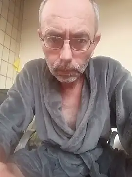 BesterJunge45 online show from July 15, 2026, 3:23 am