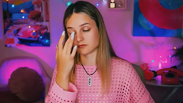 Snapshot of DeboraLarson chatting on December 16, 2024, 2:04 am DeboraLarson online show from December 16, 2024, 2:04 am