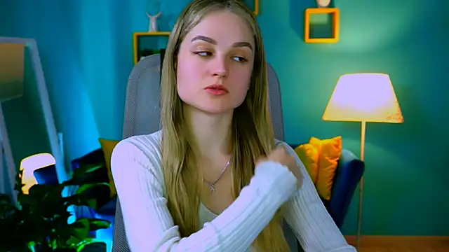 Snapshot of DeboraLarson chatting on March 9, 2025, 8:18 am DeboraLarson online show from March 9, 2025, 8:18 am