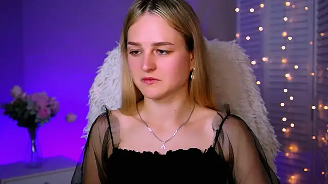 Snapshot of DeboraLarson chatting on October 7, 2025, 5:59 am DeboraLarson online show from October 7, 2025, 5:59 am