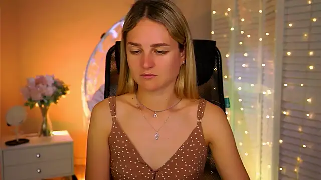 DeboraLarson online show from June 1, 2026, 3:19 am
