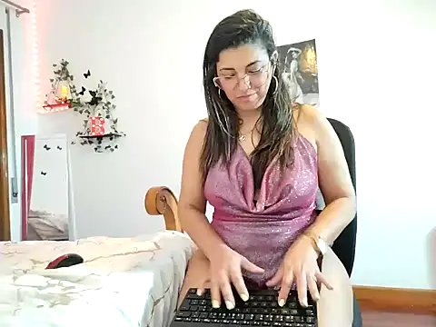 Julie Boronat26 online show from January 10, 2025, 12:15 pm