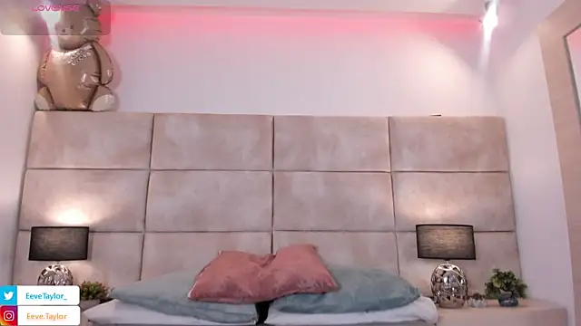 Eevee Taylor online show from November 25, 2025, 2:11 am