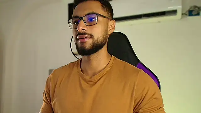 LiamGarcia1 online show from January 13, 2025, 12:02 pm