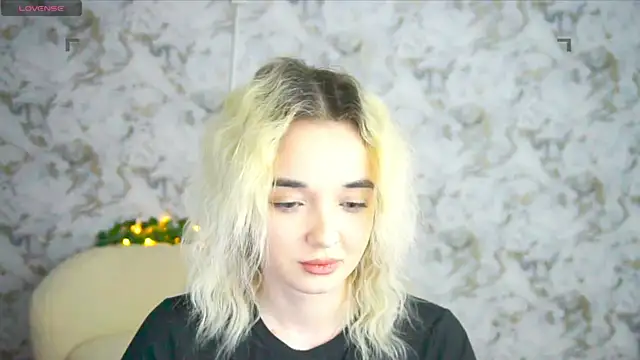 Snapshot of Ashley_S chatting on April 20, 2026, 10:11 pm Ashley S online show from April 20, 2026, 10:11 pm
