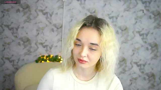 Snapshot of Ashley_S chatting on April 28, 2026, 10:15 pm Ashley S online show from April 28, 2026, 10:15 pm