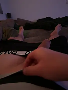 Snapshot of Heinchen1 chatting on February 9, 2026, 12:25 am Heinchen1 online show from February 9, 2026, 12:25 am