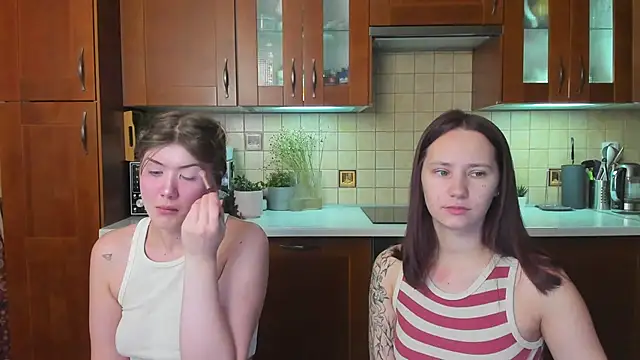 HotCaramellsTV online show from April 28, 2026, 10:53 am