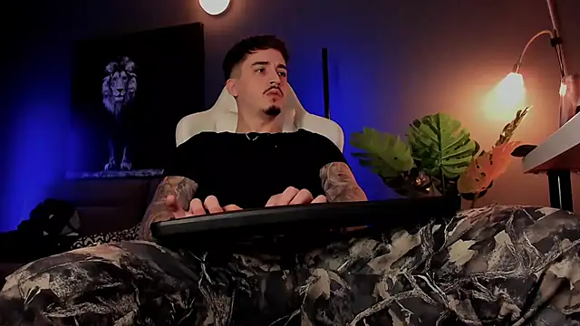 Snapshot of uptomatty chatting on February 4, 2026, 7:47 am uptomatty online show from February 4, 2026, 7:47 am