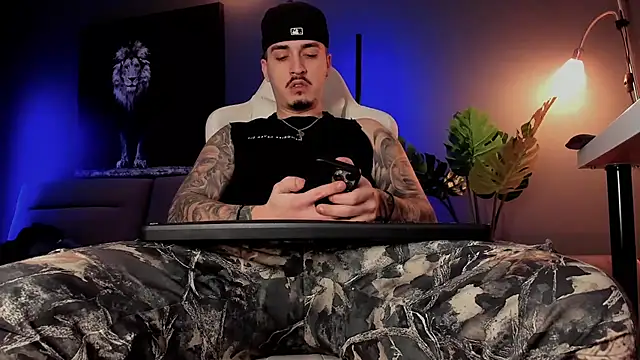 Snapshot of uptomatty chatting on February 9, 2026, 7:45 am uptomatty online show from February 9, 2026, 7:45 am