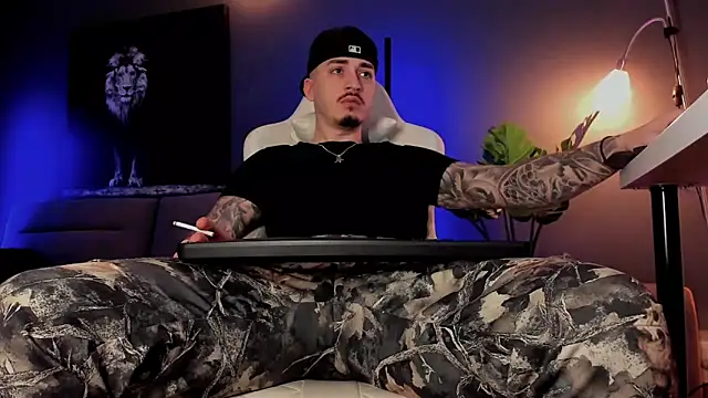 Snapshot of uptomatty chatting on February 15, 2026, 8:02 am uptomatty online show from February 15, 2026, 8:02 am