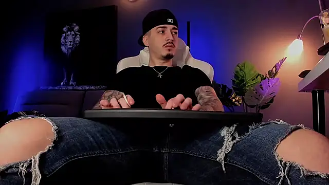 Snapshot of uptomatty chatting on February 22, 2026, 7:40 am uptomatty online show from February 22, 2026, 7:40 am