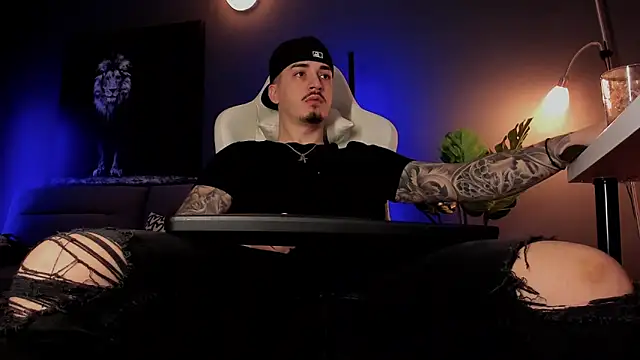 Snapshot of uptomatty chatting on April 3, 2026, 7:39 am uptomatty online show from April 3, 2026, 7:39 am