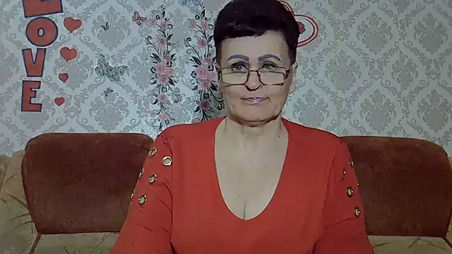 Snapshot of PaulaGolden chatting on June 2, 2026, 4:42 pm PaulaGolden online show from June 2, 2026, 4:42 pm