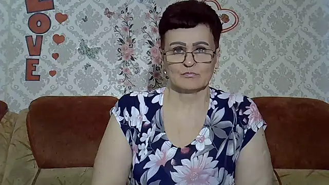Snapshot of PaulaGolden chatting on June 3, 2026, 6:02 pm PaulaGolden online show from June 3, 2026, 6:02 pm
