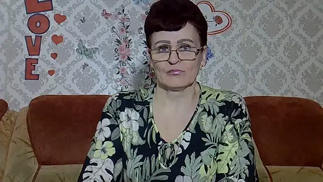 Snapshot of PaulaGolden chatting on July 7, 2026, 7:40 pm PaulaGolden online show from July 7, 2026, 7:40 pm