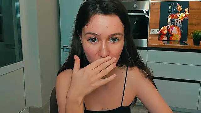 Snapshot of ameli_moon chatting on December 15, 2024, 8:04 pm ameli moon online show from December 15, 2024, 8:04 pm