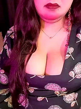 Suhanakhan00 online show from April 1, 2026, 5:43 pm