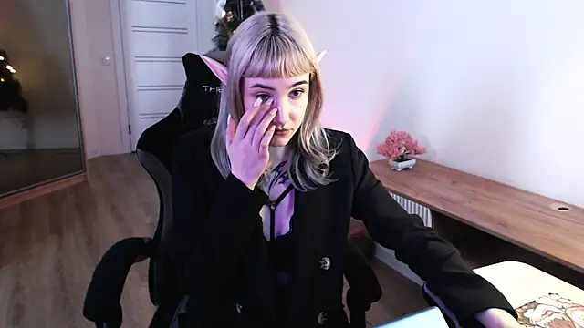 Snapshot of Princess_Shy___ chatting on February 10, 2025, 1:22 pm Princess Shy    online show from February 10, 2025, 1:22 pm