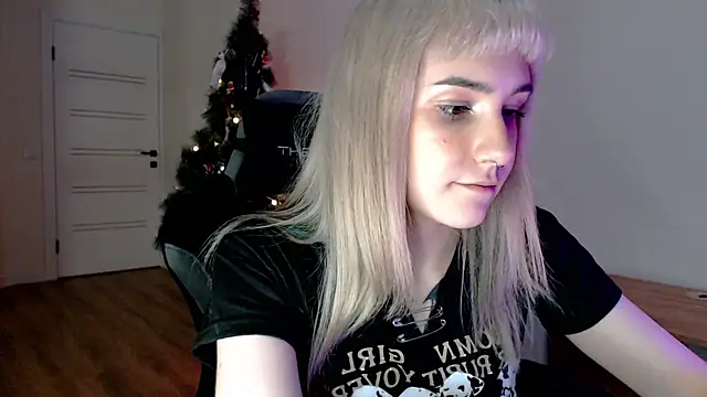 Snapshot of Princess_Shy___ chatting on February 18, 2025, 5:42 pm Princess Shy    online show from February 18, 2025, 5:42 pm