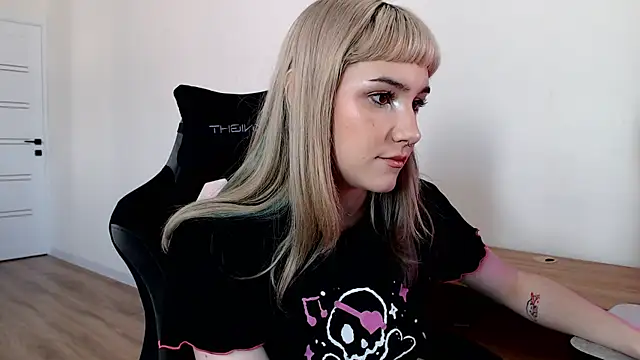 Snapshot of Princess_Shy___ chatting on February 21, 2025, 12:39 pm Princess Shy    online show from February 21, 2025, 12:39 pm