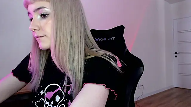Snapshot of Princess_Shy___ chatting on February 22, 2025, 1:13 pm Princess Shy    online show from February 22, 2025, 1:13 pm