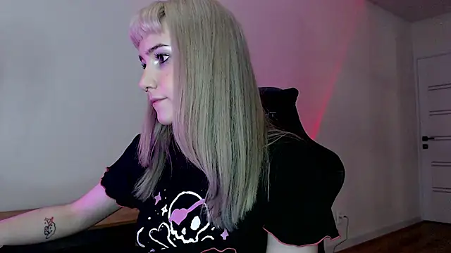 Snapshot of Princess_Shy___ chatting on February 25, 2025, 9:35 pm Princess Shy    online show from February 25, 2025, 9:35 pm
