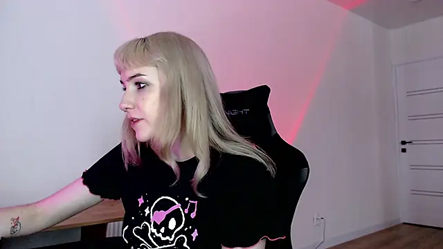 Snapshot of Princess_Shy___ chatting on March 3, 2025, 2:15 pm Princess Shy    online show from March 3, 2025, 2:15 pm