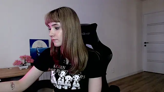 Snapshot of Princess_Shy___ chatting on March 12, 2025, 2:34 pm Princess Shy    online show from March 12, 2025, 2:34 pm