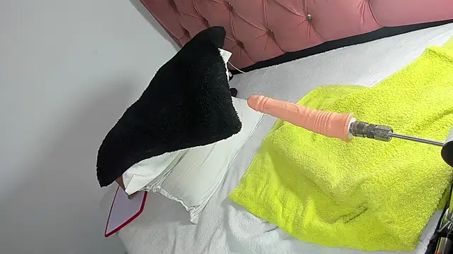 kyliestteel online show from September 27, 2025, 10:59 pm