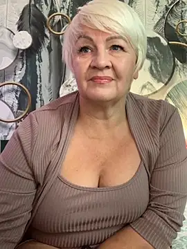 Laura Millf online show from September 16, 2025, 6:47 am