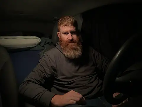 Snapshot of Redfurr69 chatting on December 16, 2024, 2:15 am Redfurr69 online show from December 16, 2024, 2:15 am