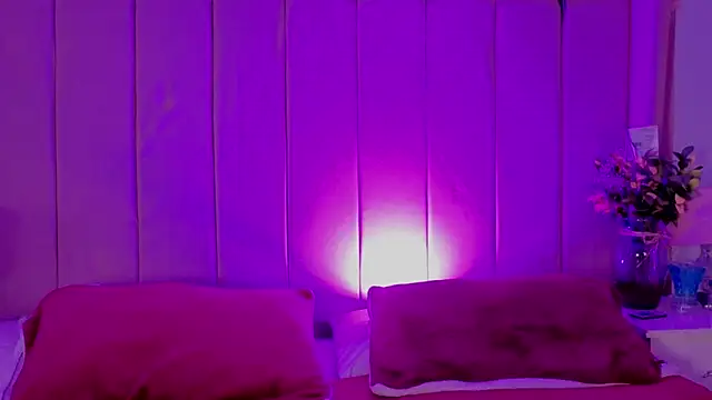 MollyBigBoobs12 online show from April 14, 2026, 9:10 pm