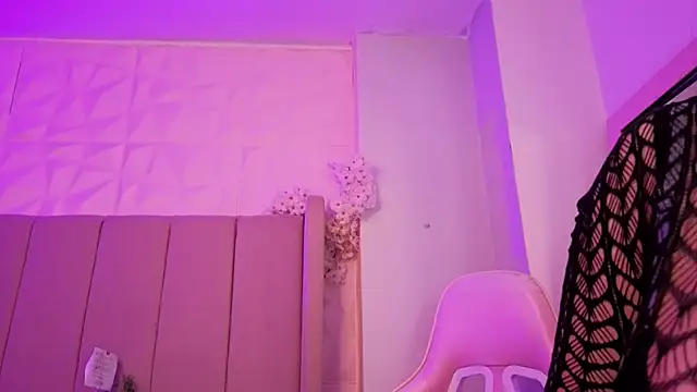 MollyBigBoobs12 online show from July 18, 2026, 10:19 am