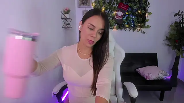 Snapshot of Sara_lopez_28 chatting on December 18, 2024, 2:38 pm Sara lopez 28 online show from December 18, 2024, 2:38 pm