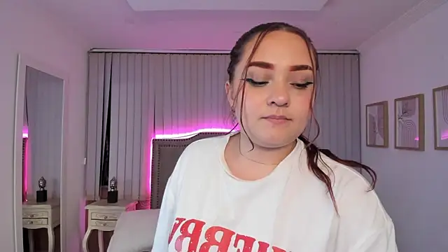 Valentina Se online show from February 5, 2025, 9:36 am