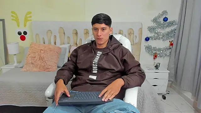 Snapshot of Damian23__ chatting on January 2, 2025, 12:57 pm Damian23 online show from January 2, 2025, 12:57 pm
