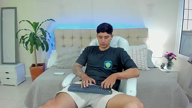 Snapshot of Damian23__ chatting on January 11, 2025, 12:29 pm Damian23 online show from January 11, 2025, 12:29 pm