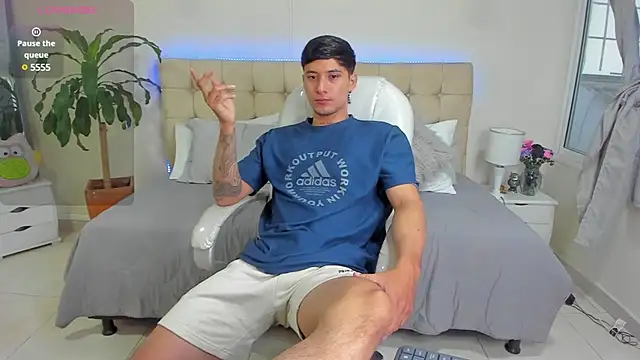 Snapshot of Damian23__ chatting on February 19, 2025, 12:55 pm Damian23 online show from February 19, 2025, 12:55 pm