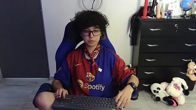 thomascooper7 online show from April 14, 2026, 7:20 pm